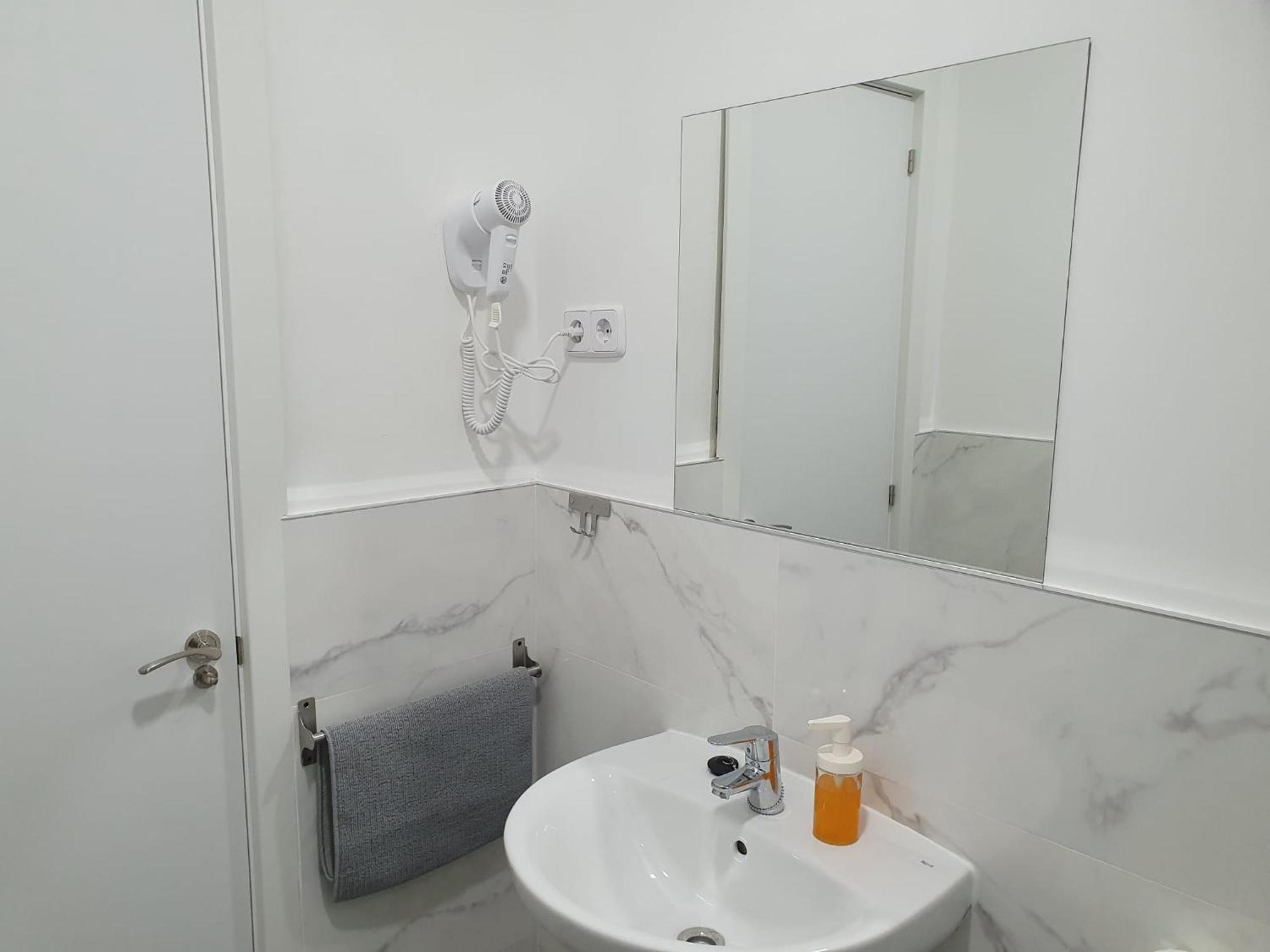 Hostal Abel Victoriano Madrid Exterior photo