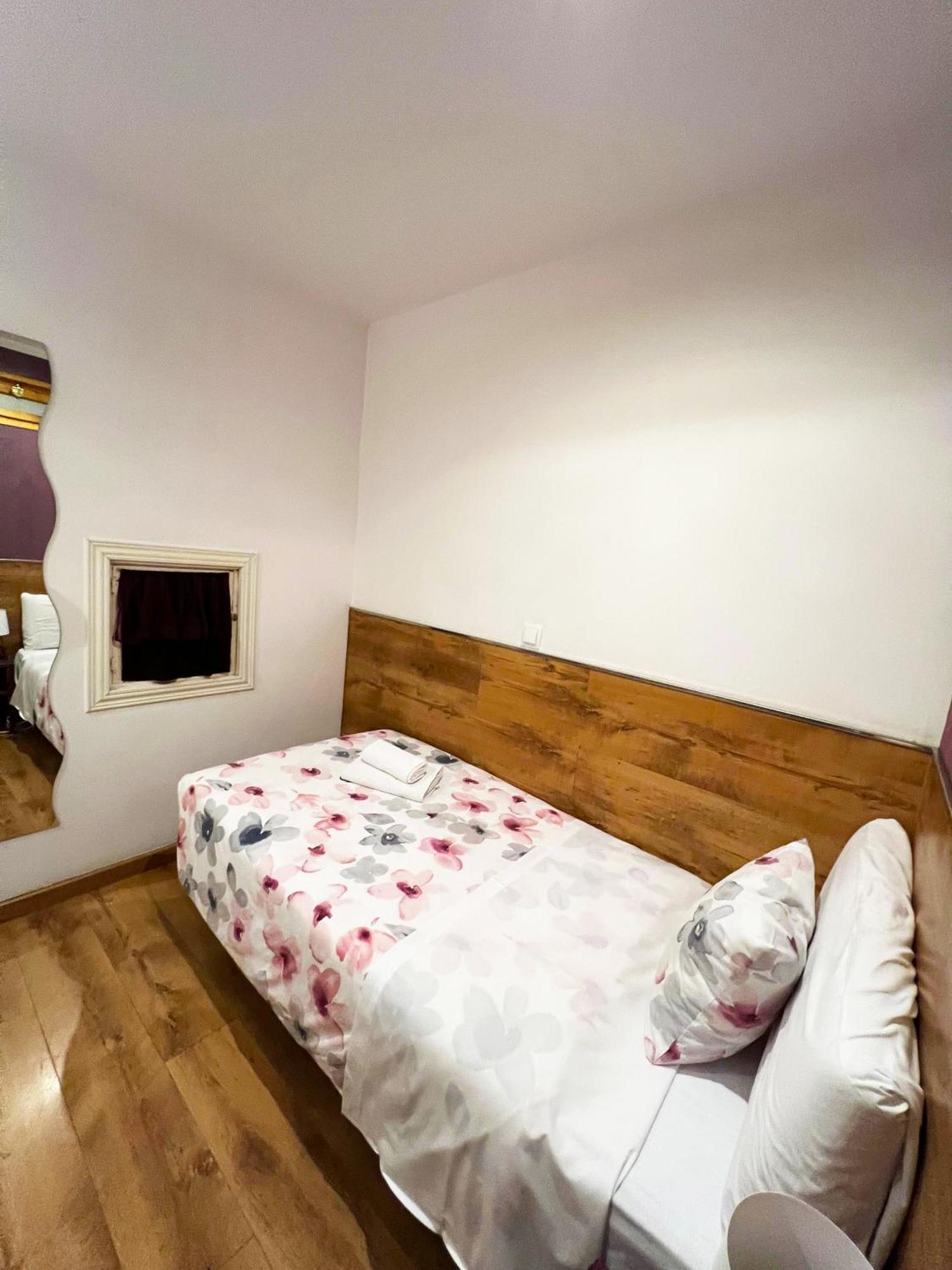 Hostal Abel Victoriano Madrid Exterior photo