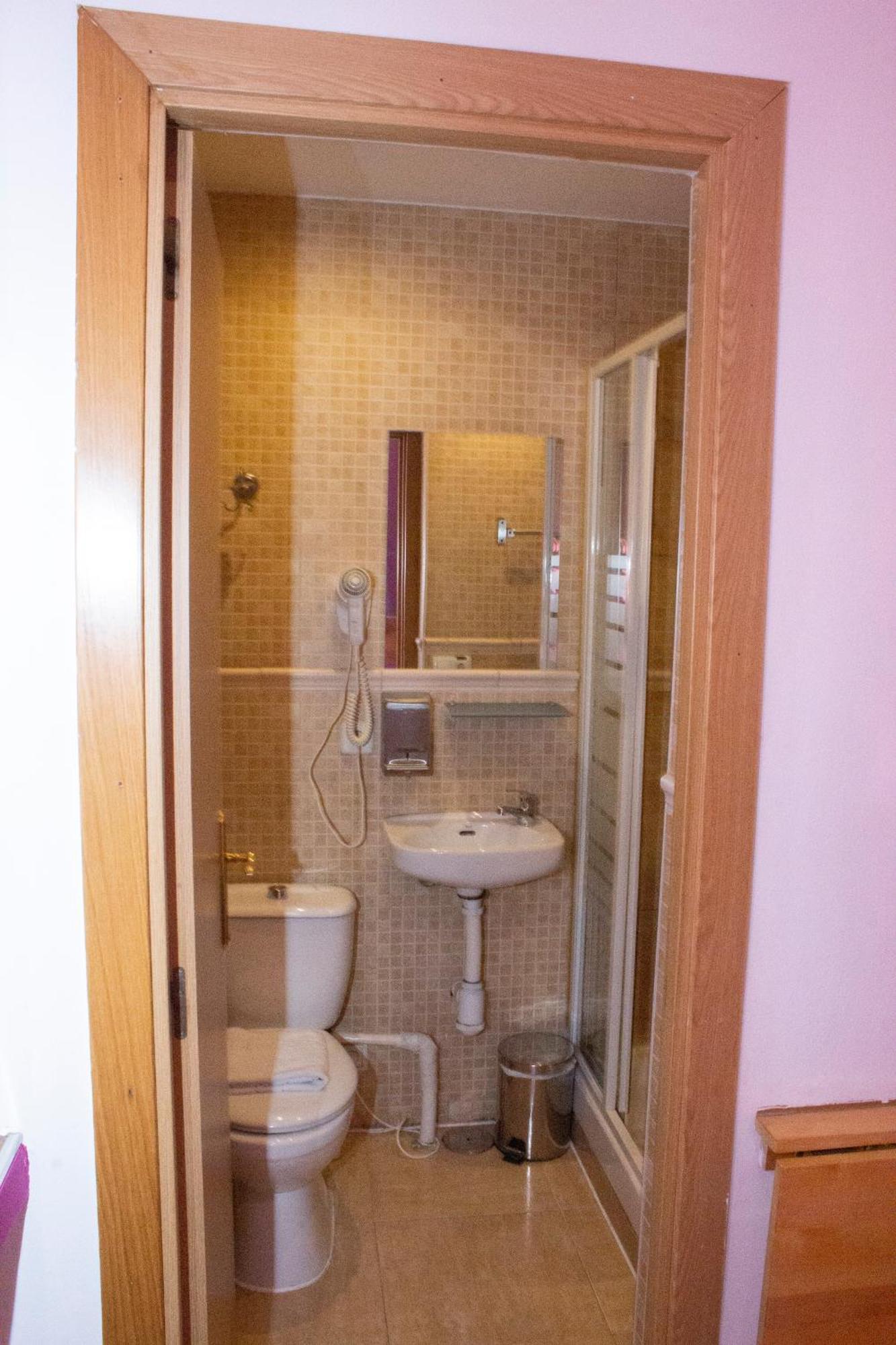 Hostal Abel Victoriano Madrid Exterior photo
