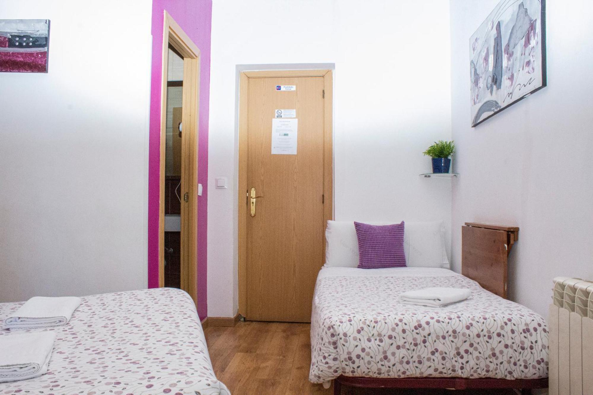 Hostal Abel Victoriano Madrid Exterior photo